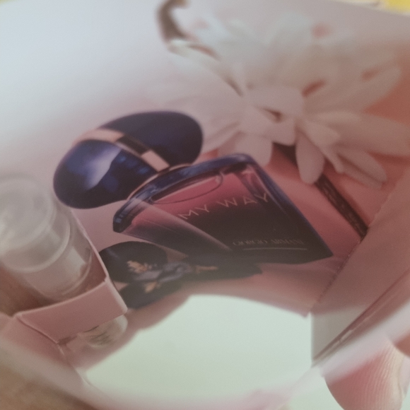 Giorgio Armani Lip Power Vivid Colour Lipstick & ×3 my way floral samples travel - Picture 5 of 6